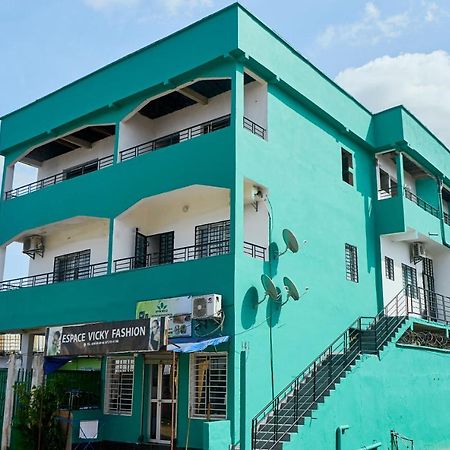 L'Immeuble Queen M.N.M Douala Exterior photo