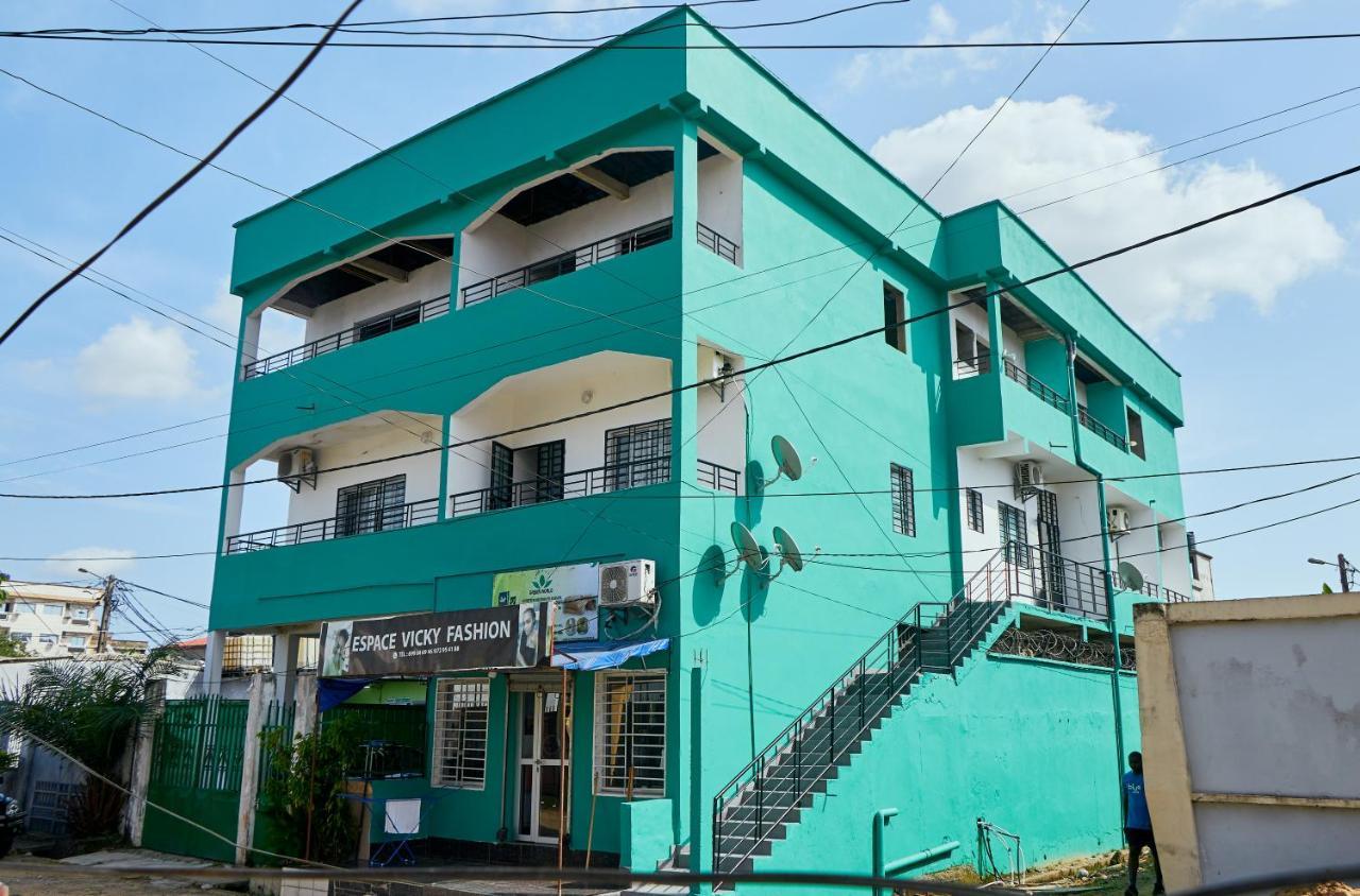 L'Immeuble Queen M.N.M Douala Exterior photo